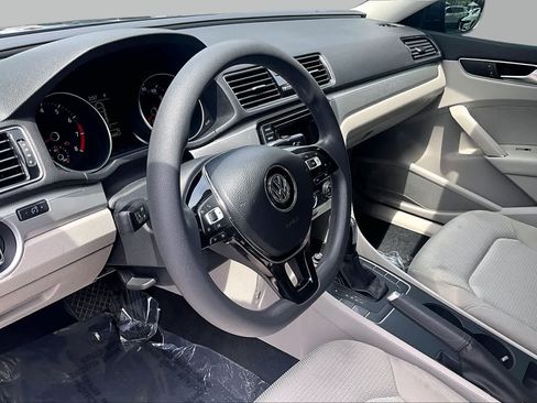 Used 2018 Volkswagen Passat 2.0T S w/ Driver Assistance Package FWD image 18