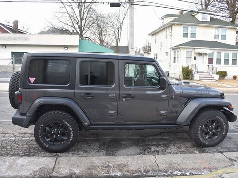 Used 2023 Jeep Wrangler Willys image 5