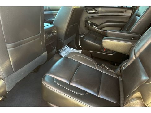 Used 2019 Chevrolet Suburban LT image 14