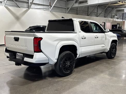 Used 2025 Toyota Tacoma SR5 AWD/4WD image 15