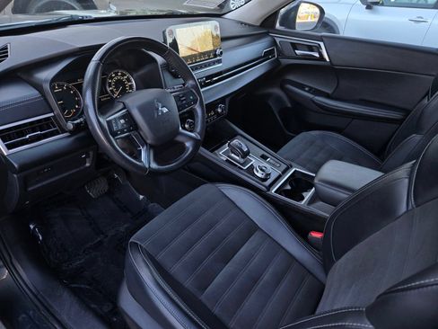 Used 2024 Mitsubishi Outlander SE Black Edition FWD image 8