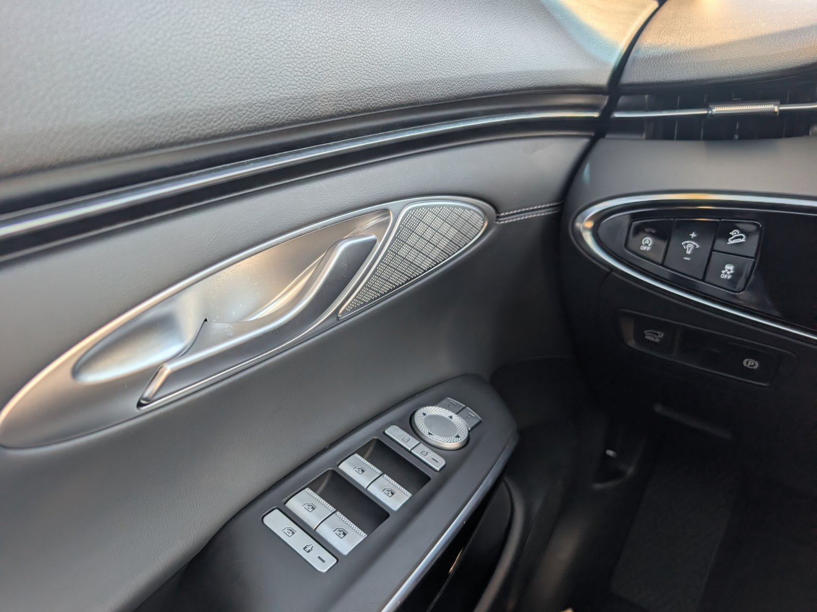 Used 2025 Genesis GV70 2.5T AWD/4WD image 21