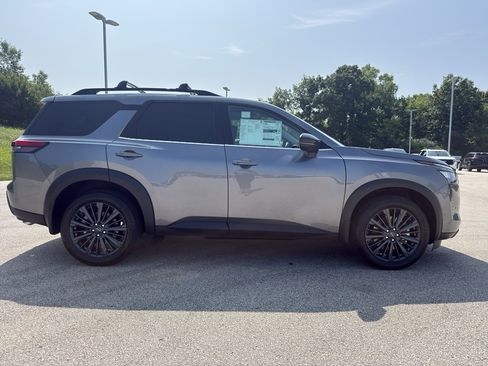 New 2026 Nissan Pathfinder SL AWD/4WD image 4