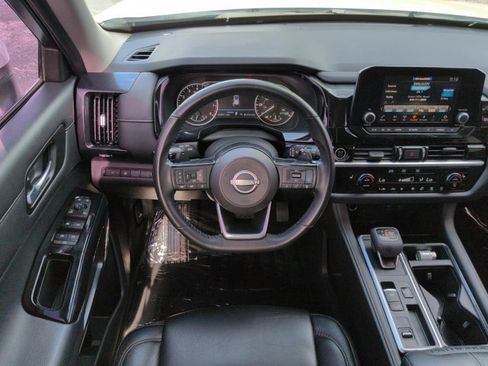 Certified 2022 Nissan Pathfinder SV FWD image 16