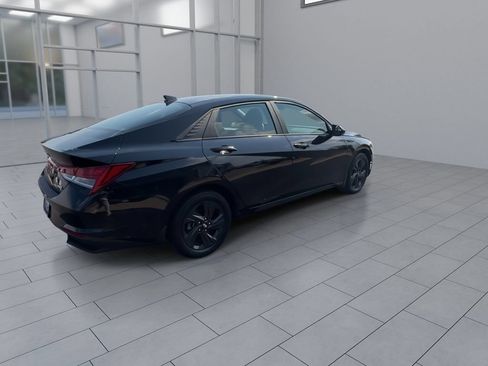 Used 2023 Hyundai Elantra Blue FWD image 8