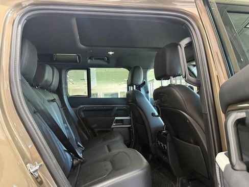 Used 2022 Land Rover Defender 110 SE AWD/4WD image 7