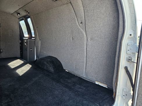 Used 2001 Ford E-350 and Econoline 350 Extended Super Duty image 26