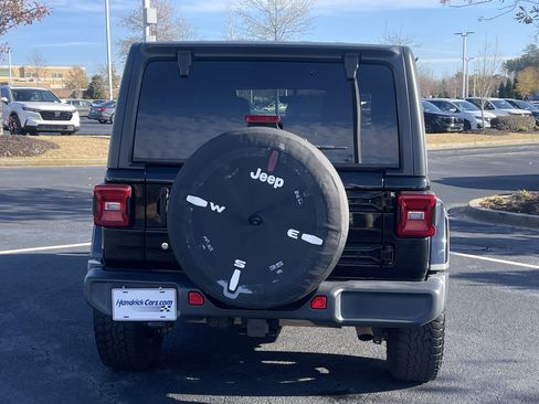 Used 2018 Jeep Wrangler Unlimited Sahara image 8