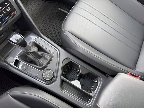 Used 2024 Volkswagen Tiguan SE R-Line image 20