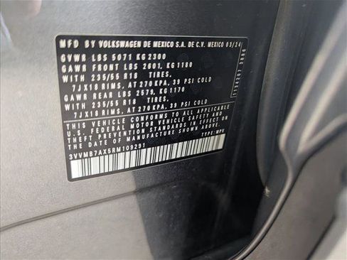 Used 2024 Volkswagen Tiguan SE image 25