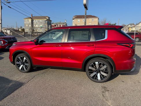 New 2026 Mitsubishi Outlander SE image 2