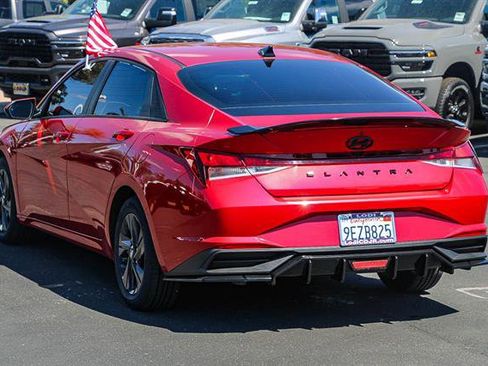 Used 2023 Hyundai Elantra SEL image 2