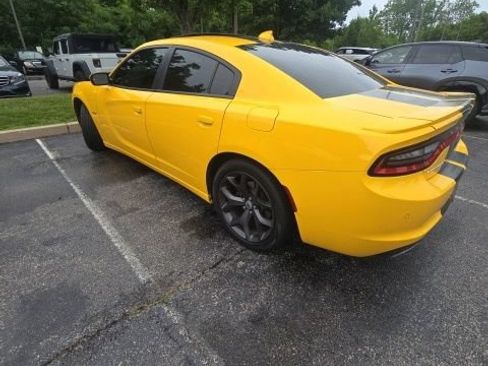Used 2017 Dodge Charger R/T w/ Plus Group RWD image 4