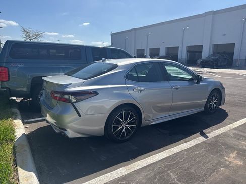 Used 2023 Toyota Camry SE image 4