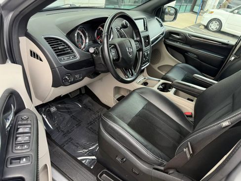 Used 2018 Dodge Grand Caravan SXT FWD image 11