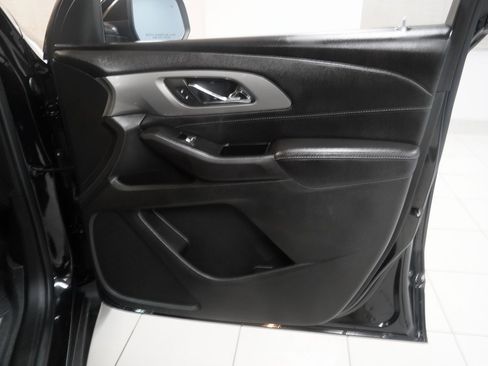 Used 2023 Chevrolet Traverse LT image 30