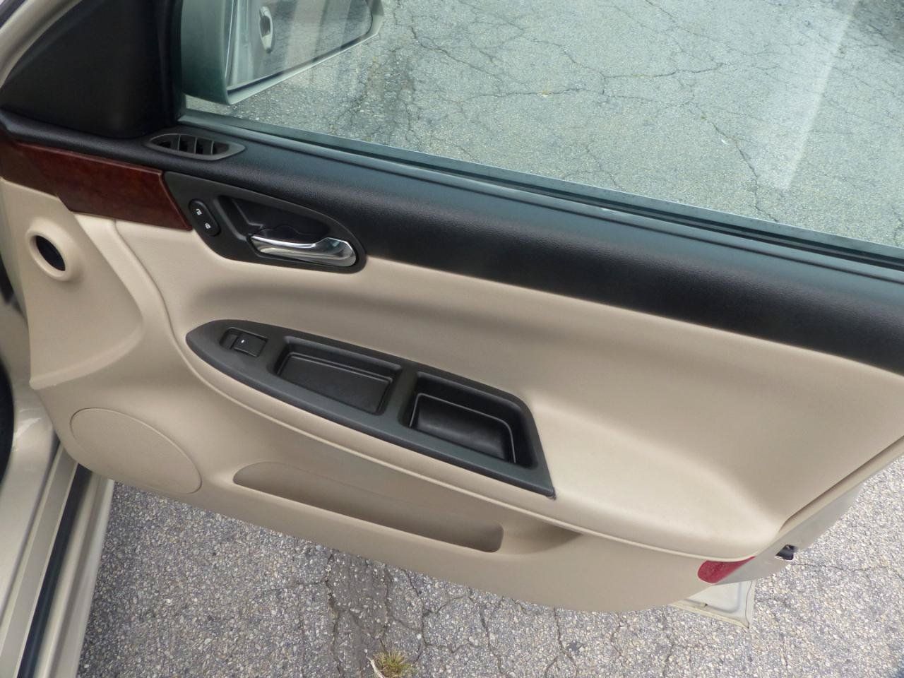 Used 2010 Chevrolet Impala LS FWD image 16