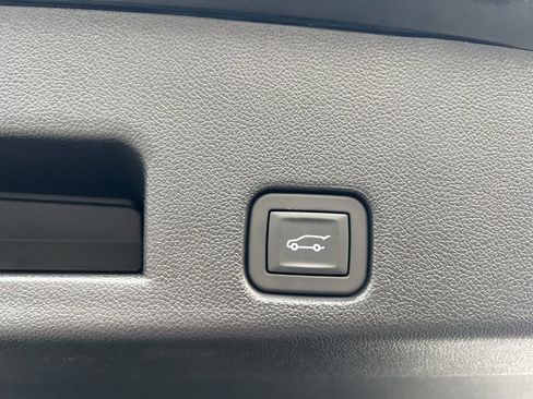 Used 2025 Chevrolet Traverse RS w/ LPO, Floor Liner Package image 8