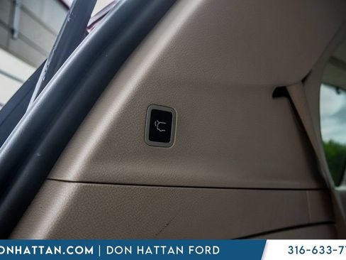 Used 2021 Chrysler Pacifica Touring-L FWD image 27