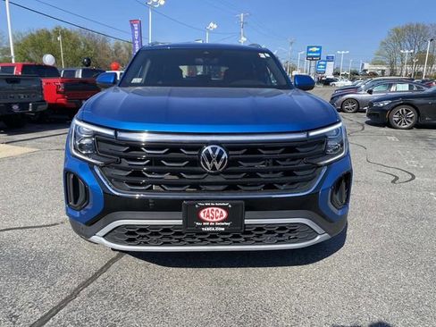 Used 2024 Volkswagen Atlas Cross Sport SE AWD/4WD image 3