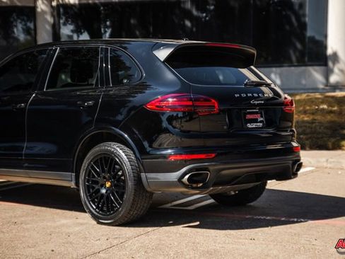 Used 2018 Porsche Cayenne Platinum Edition image 46