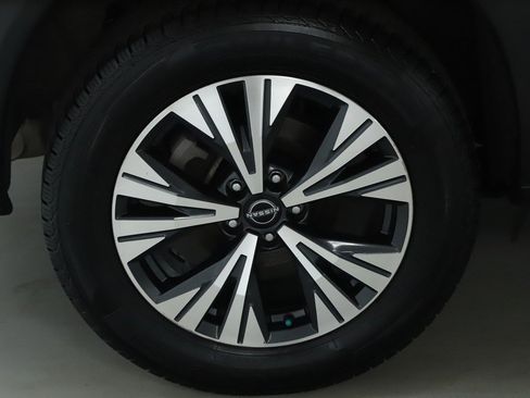 Used 2023 Nissan Rogue SV image 12