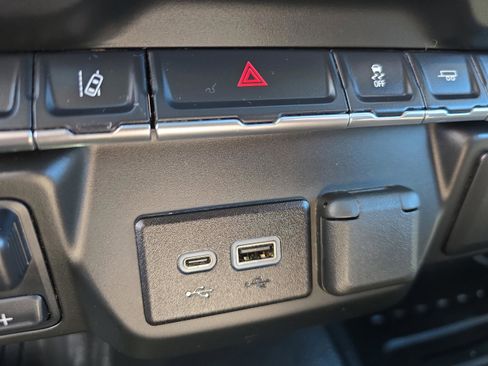 Used 2024 GMC Sierra 2500 Pro image 30