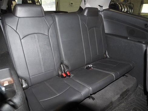 Used 2017 Chevrolet Traverse LT image 16