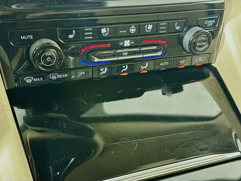 Used 2022 Jeep Grand Cherokee L Limited w/ Luxury Tech Group II image 15