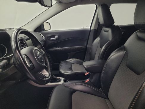 Used 2020 Jeep Compass Latitude w/ Cold Weather Group FWD image 17