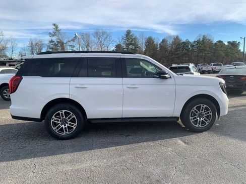 New 2025 Ford Expedition Active image 9