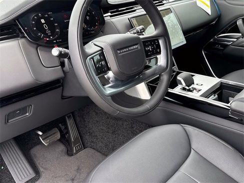 New 2025 Land Rover Range Rover Long Wheelbase SE image 29