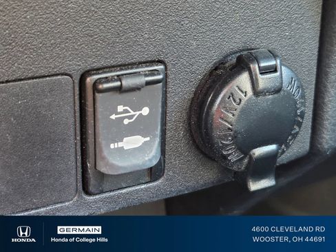 Used 2015 Toyota RAV4 Limited AWD/4WD image 36