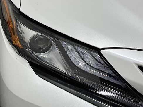Used 2023 Toyota Camry XSE FWD image 9