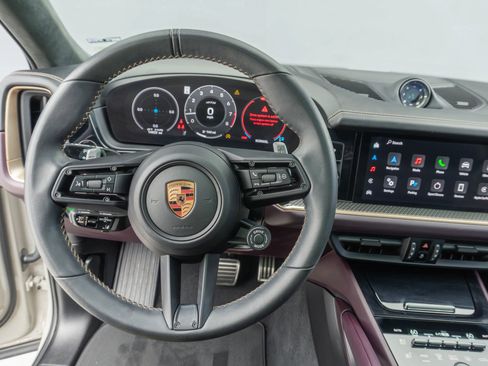 Used 2025 Porsche Cayenne GTS AWD/4WD image 71
