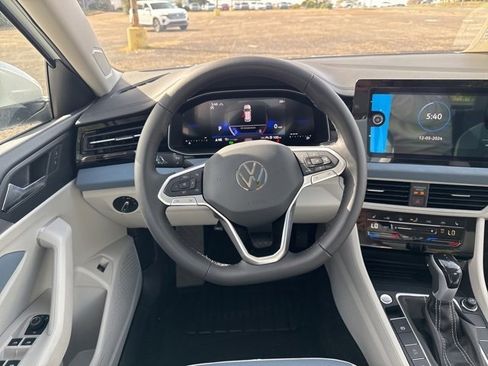 Certified 2025 Volkswagen Jetta SE image 27