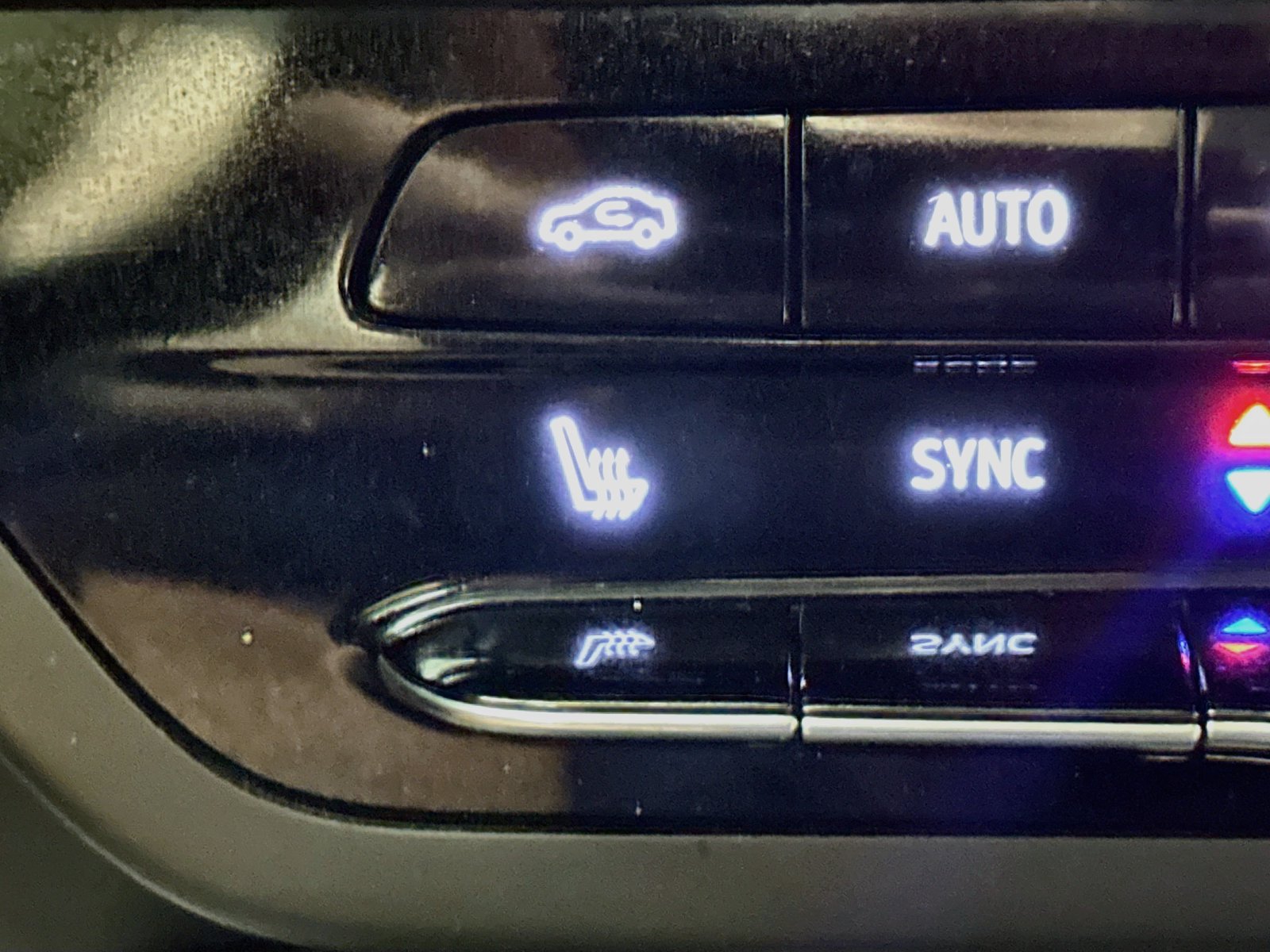 Used 2023 Buick Envision Essence AWD/4WD image 19