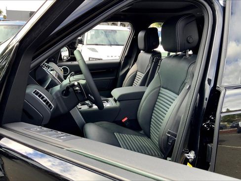 New 2025 Land Rover Discovery S image 10