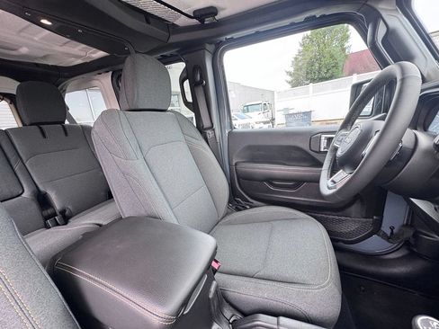 Used 2025 Jeep Wrangler Unlimited Sahara AWD/4WD image 19