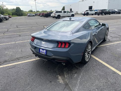 Used 2025 Ford Mustang Premium image 6
