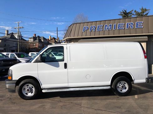 Used 2024 GMC Savana 2500 w/ Driver Convenience Package image 2