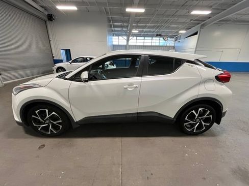 Used 2018 Toyota C-HR XLE FWD image 6