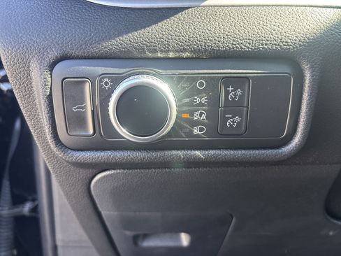 Used 2022 Ford Explorer XLT image 20