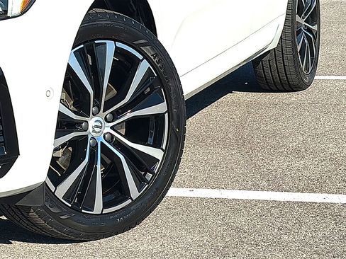 Used 2023 Volvo XC60 B5 Plus w/ Protection Package Premier image 3