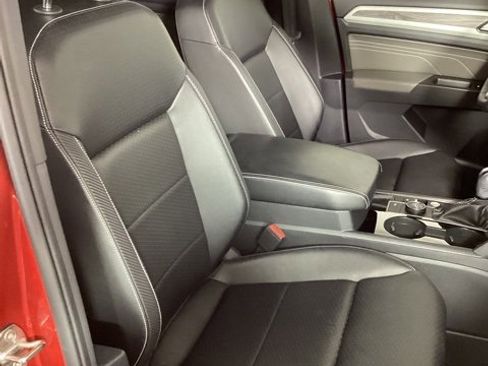 Used 2023 Volkswagen Atlas Cross Sport SE w/ Panoramic Sunroof Package image 19