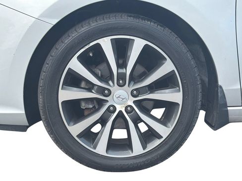 Used 2018 Hyundai Elantra GT FWD image 24