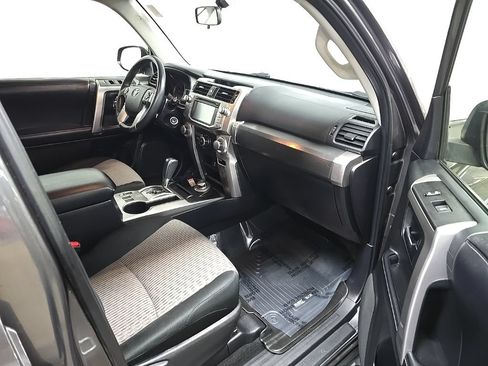 Used 2019 Toyota 4Runner SR5 AWD/4WD image 18