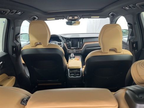 Used 2022 Volvo XC60 B5 Inscription w/ Climate Package image 10