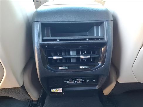 Used 2023 Jeep Grand Cherokee Limited image 20