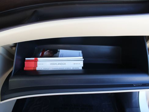 Used 2016 Toyota Highlander Limited image 54